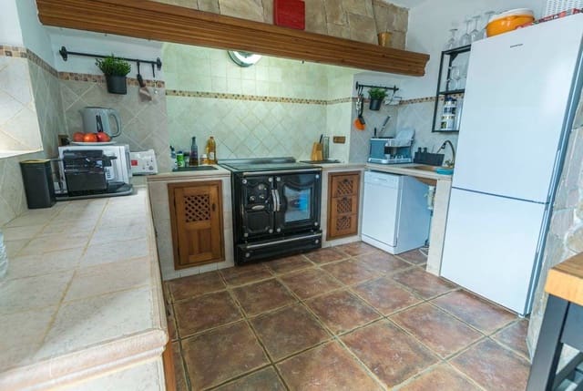 4 bedroom Villa for sale in Nerja with pool garage - € 680,000 (Ref: 7647143)