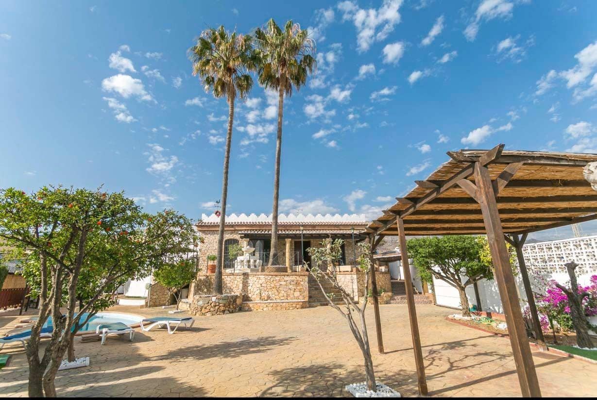 4 camera da letto Villa in vendita in Nerja con piscina garage - 680.000 € (Rif: 7647143)