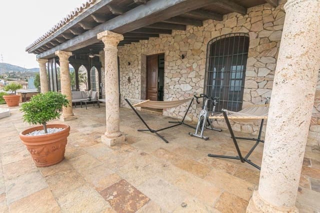 4 bedroom Villa for sale in Nerja with pool garage - € 680,000 (Ref: 7647143)