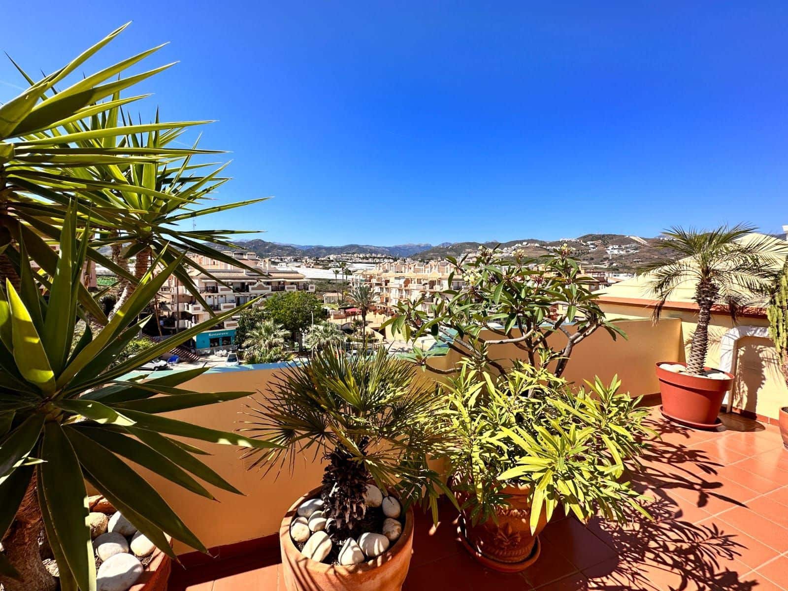 2 slaapkamer Penthouse voor vakantieverhuur in Torrox-Costa met garage - € 750 (Ref: 7647144)