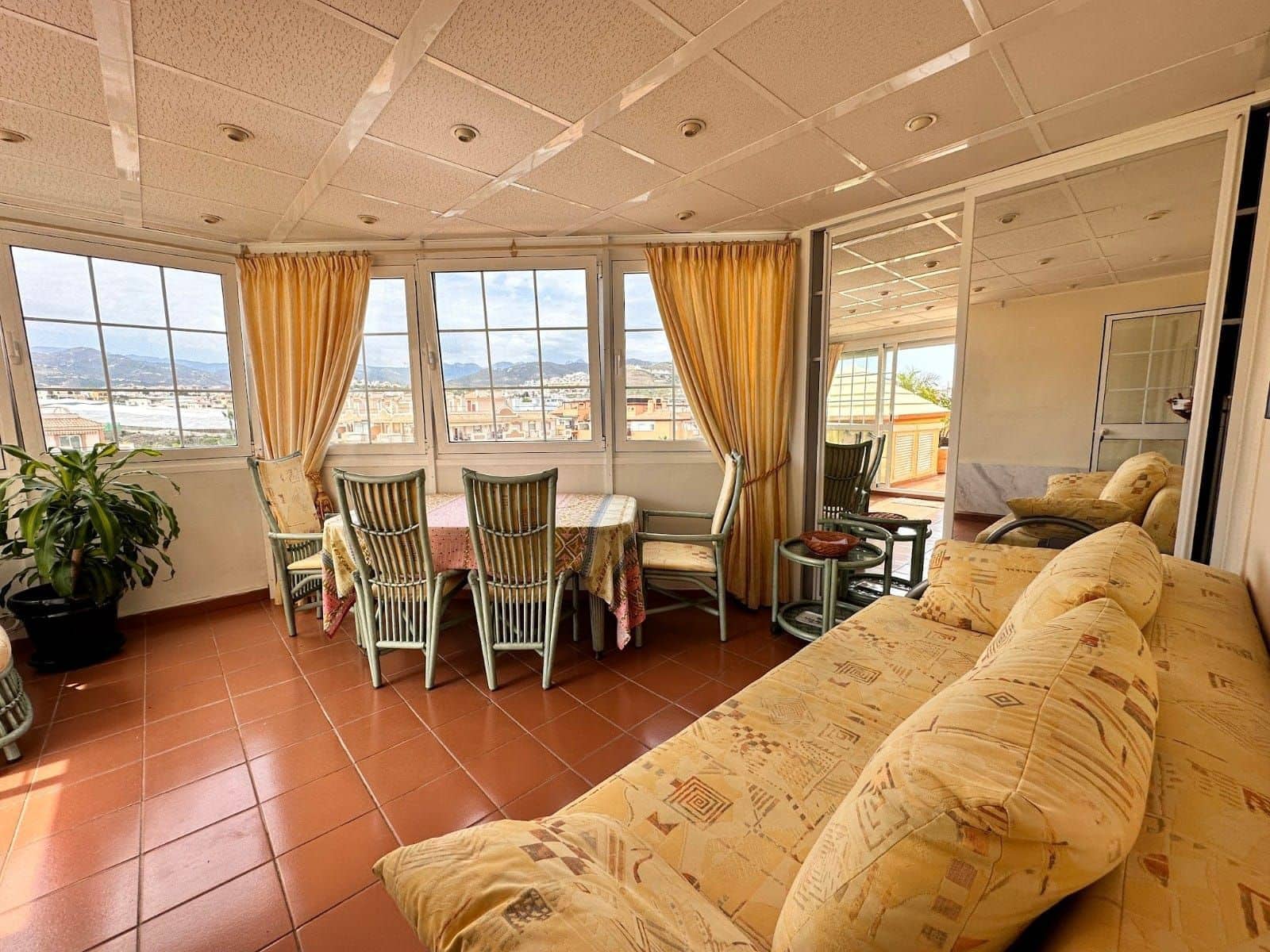 2 slaapkamer Penthouse voor vakantieverhuur in Torrox-Costa met garage - € 750 (Ref: 7647144)