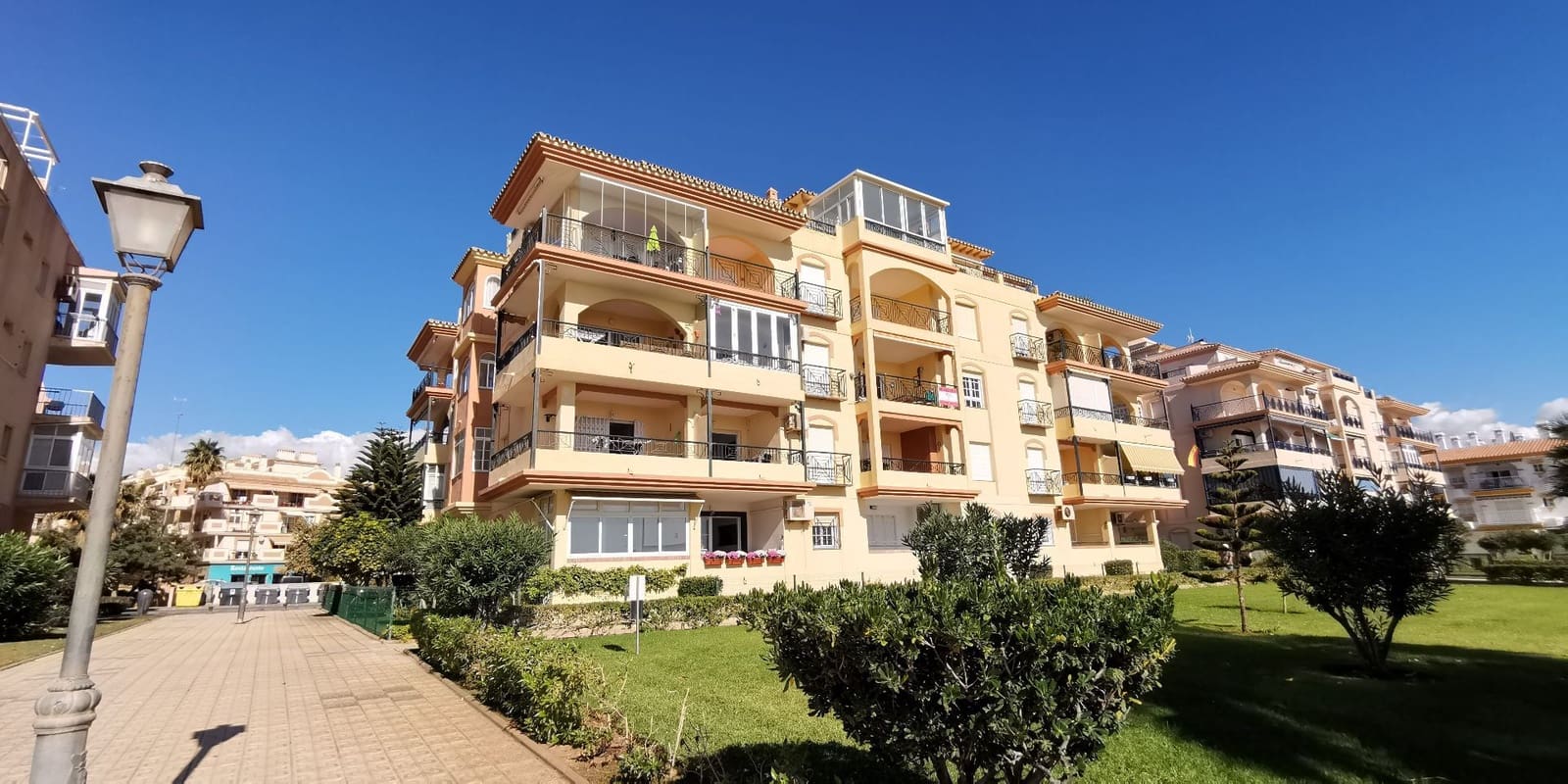 2 slaapkamer Penthouse voor vakantieverhuur in Torrox-Costa met garage - € 750 (Ref: 7647144)