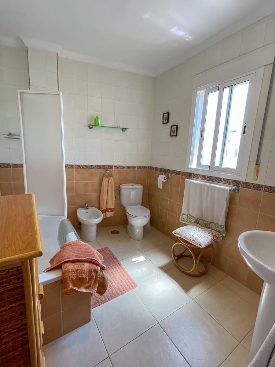 3 sypialnia Willa na sprzedaż w Torrox-Costa z basenem - 450 000 € (Ref: 7688759)