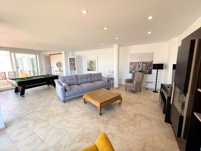 3 bedroom Penthouse for sale in Torrox-Costa, Torrox with garage - € 595,000 (Ref: 8067351)