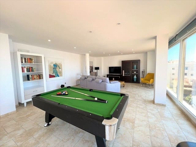 3 bedroom Penthouse for sale in Torrox-Costa, Torrox with garage - € 595,000 (Ref: 8067351)