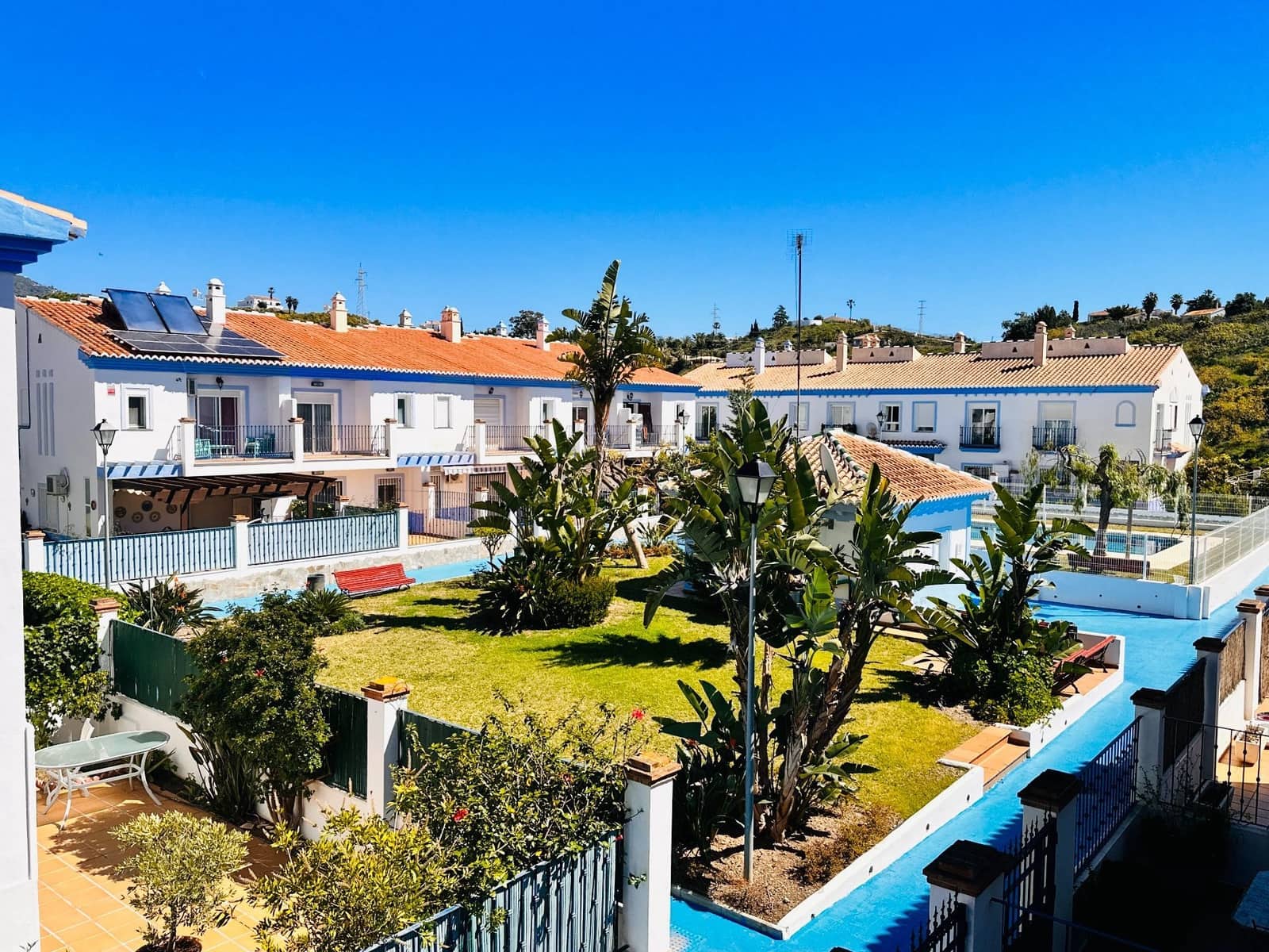 3 soveværelse Semi-Rækkehus til salg i Mezquitilla med swimmingpool garage - € 430.000 (Ref: 8077227)