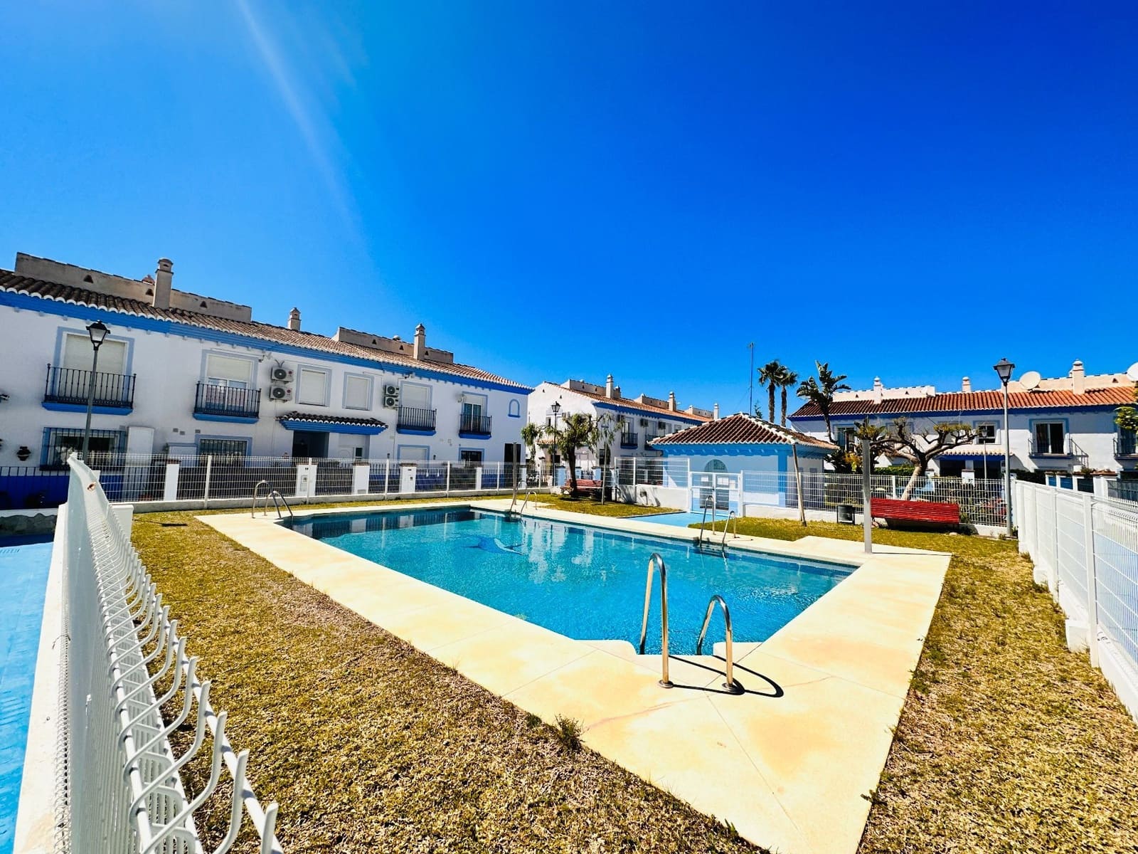 3 soveværelse Semi-Rækkehus til salg i Mezquitilla med swimmingpool garage - € 430.000 (Ref: 8077227)