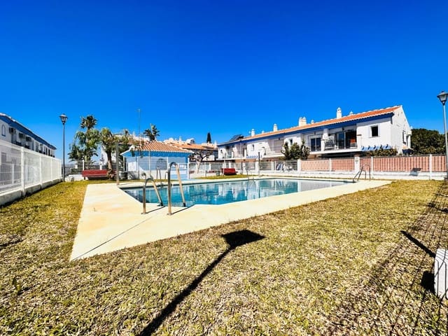 3 soveværelse Semi-Rækkehus til salg i Mezquitilla, Vélez-Málaga med swimmingpool garage - € 430.000 (Ref: 8077227)