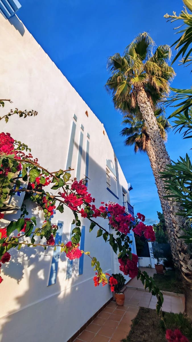 3 soveværelse Semi-Rækkehus til salg i Mezquitilla med swimmingpool garage - € 430.000 (Ref: 8077227)