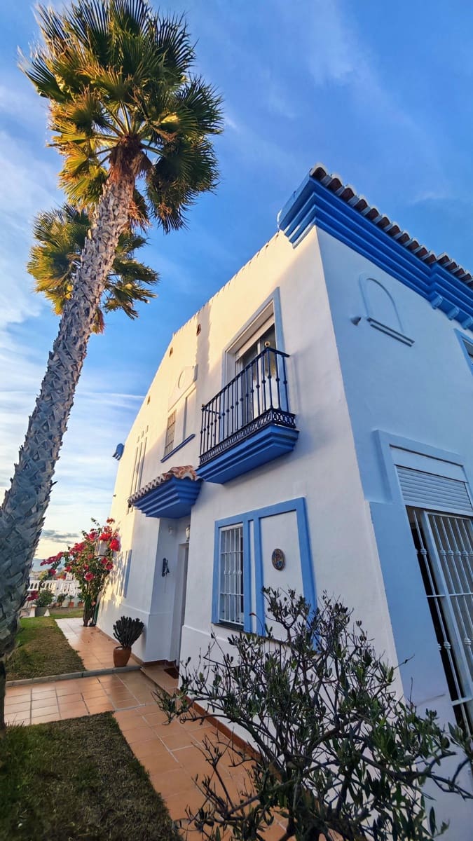 3 soveværelse Semi-Rækkehus til salg i Mezquitilla med swimmingpool garage - € 430.000 (Ref: 8077227)