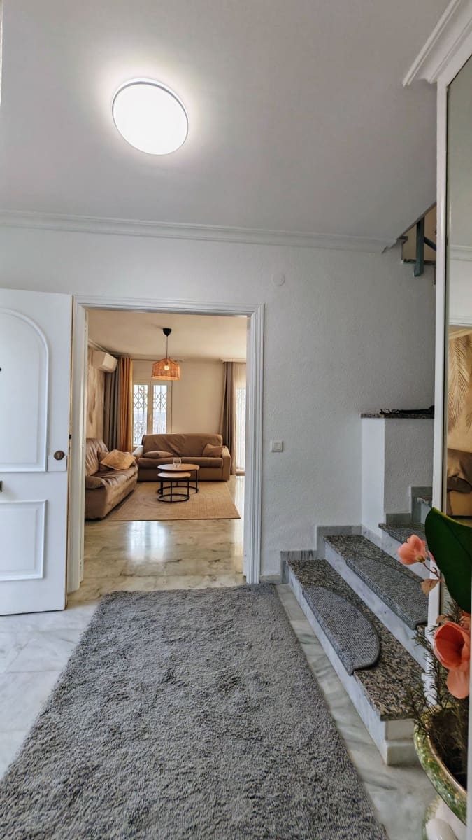 3 soveværelse Semi-Rækkehus til salg i Mezquitilla med swimmingpool garage - € 430.000 (Ref: 8077227)