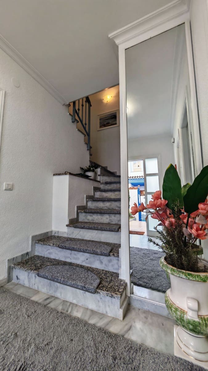 3 soveværelse Semi-Rækkehus til salg i Mezquitilla med swimmingpool garage - € 430.000 (Ref: 8077227)