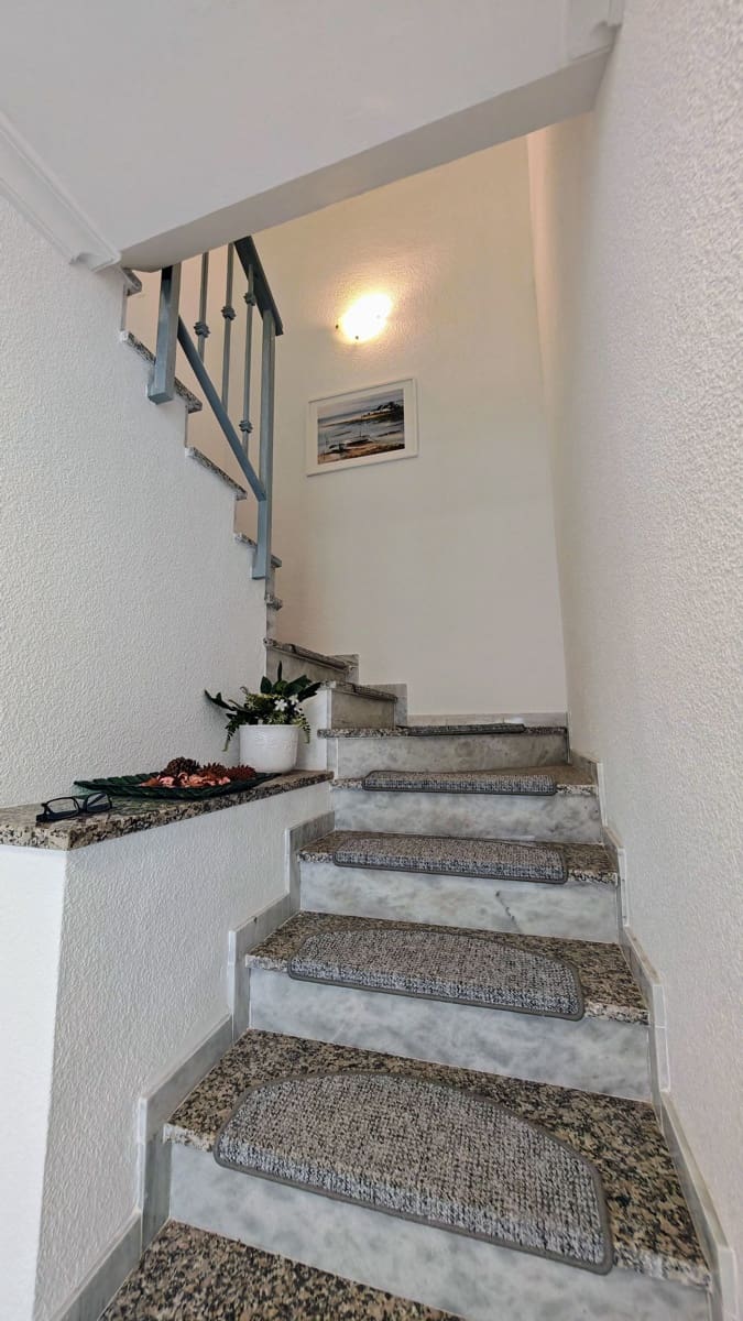 3 soveværelse Semi-Rækkehus til salg i Mezquitilla med swimmingpool garage - € 430.000 (Ref: 8077227)