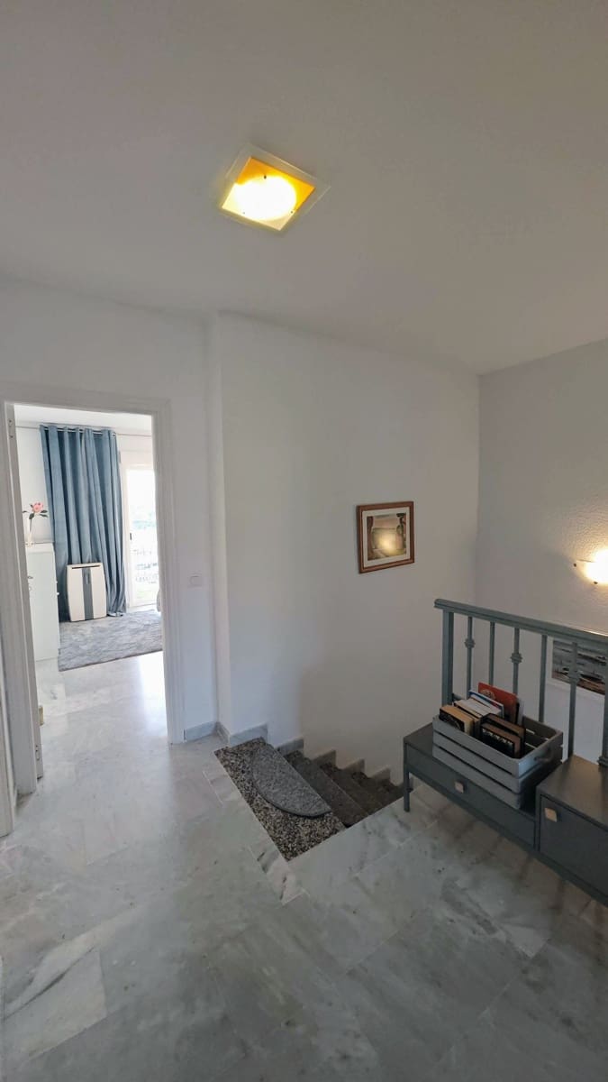 3 soveværelse Semi-Rækkehus til salg i Mezquitilla med swimmingpool garage - € 430.000 (Ref: 8077227)