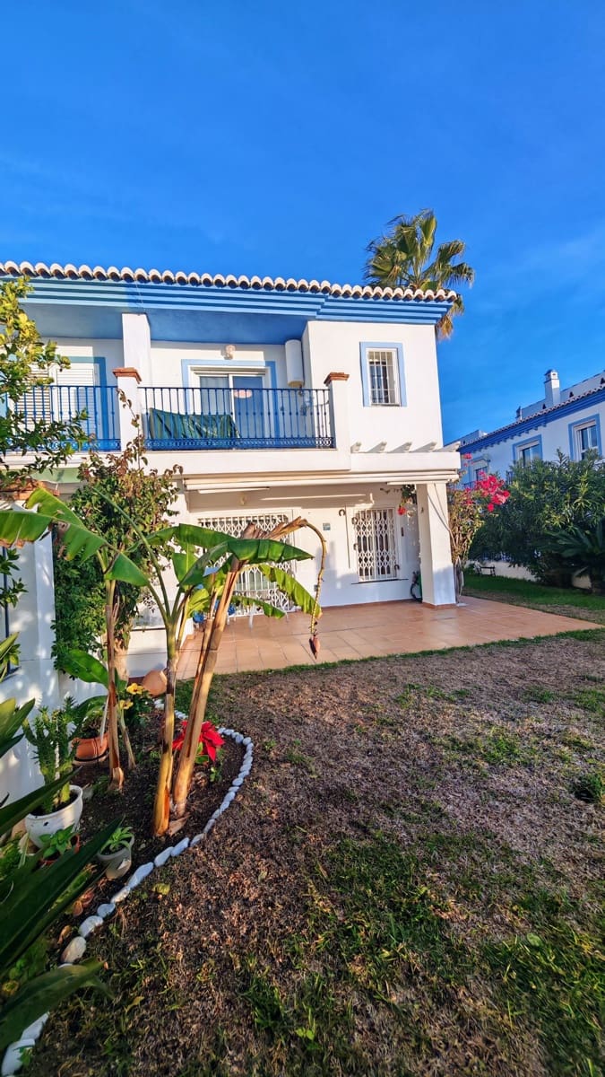 3 soveværelse Semi-Rækkehus til salg i Mezquitilla med swimmingpool garage - € 430.000 (Ref: 8077227)