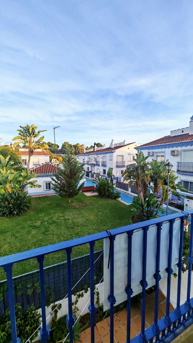 3 soveværelse Semi-Rækkehus til salg i Mezquitilla med swimmingpool garage - € 430.000 (Ref: 8077227)