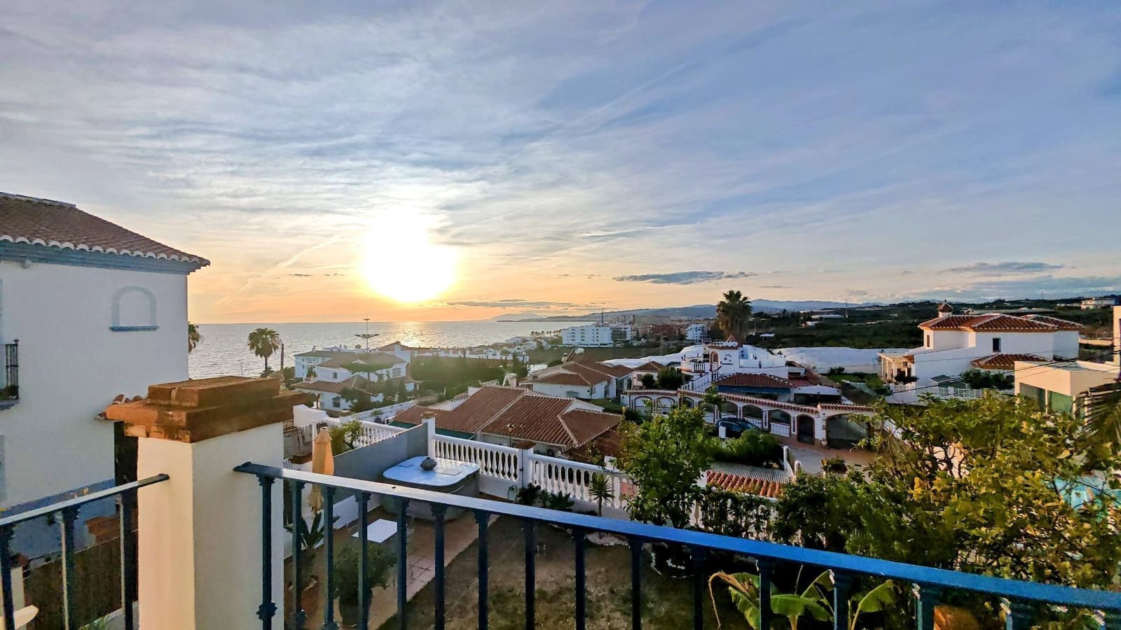 3 soveværelse Semi-Rækkehus til salg i Mezquitilla med swimmingpool garage - € 430.000 (Ref: 8077227)