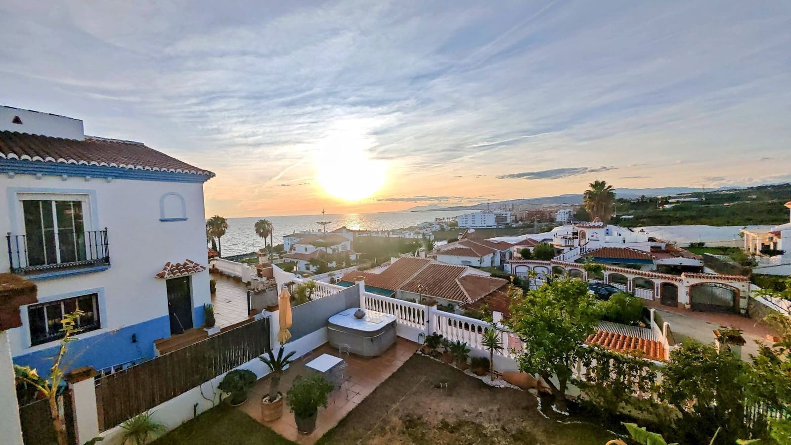 3 soveværelse Semi-Rækkehus til salg i Mezquitilla med swimmingpool garage - € 430.000 (Ref: 8077227)