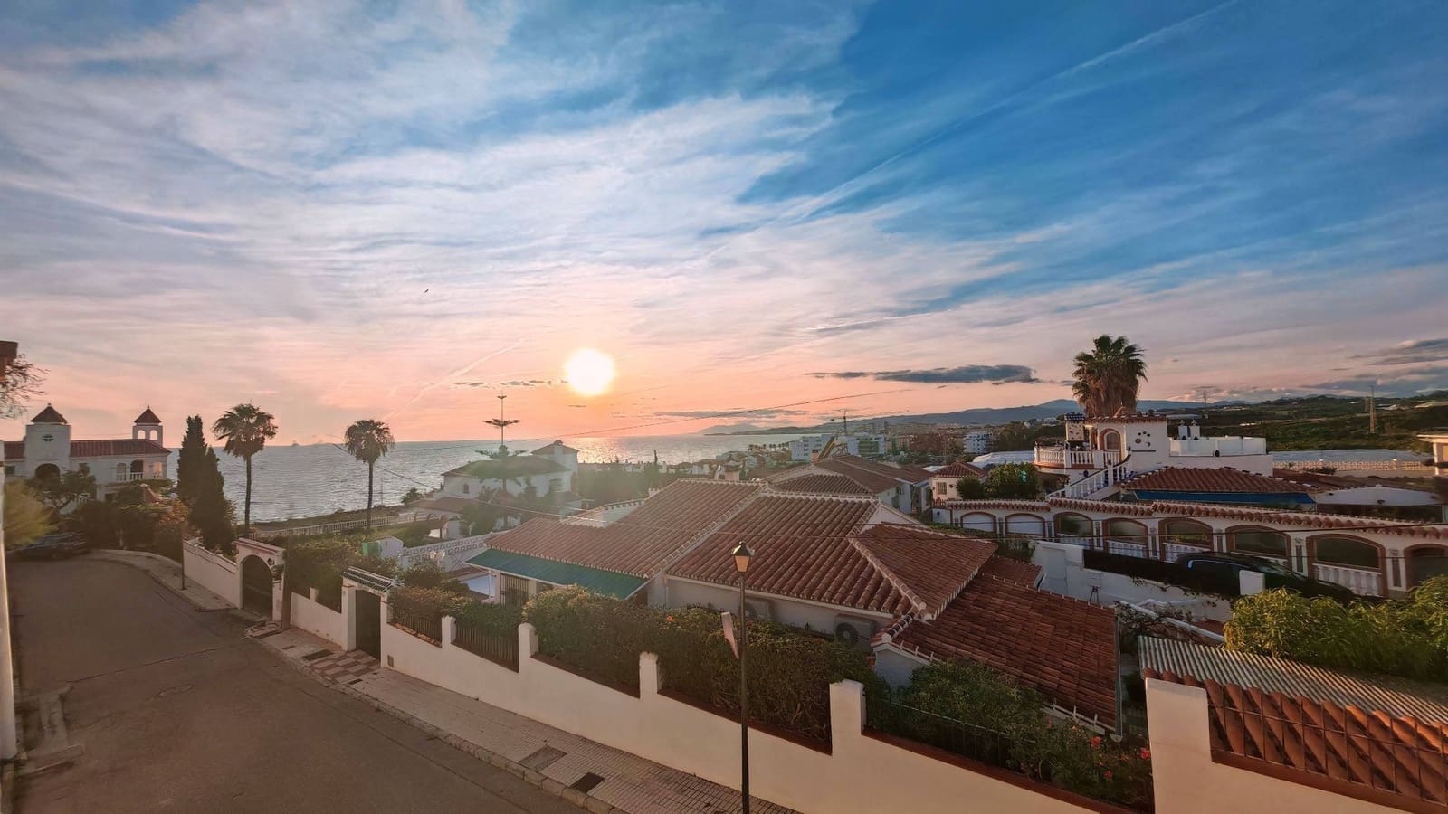 3 soveværelse Semi-Rækkehus til salg i Mezquitilla med swimmingpool garage - € 430.000 (Ref: 8077227)