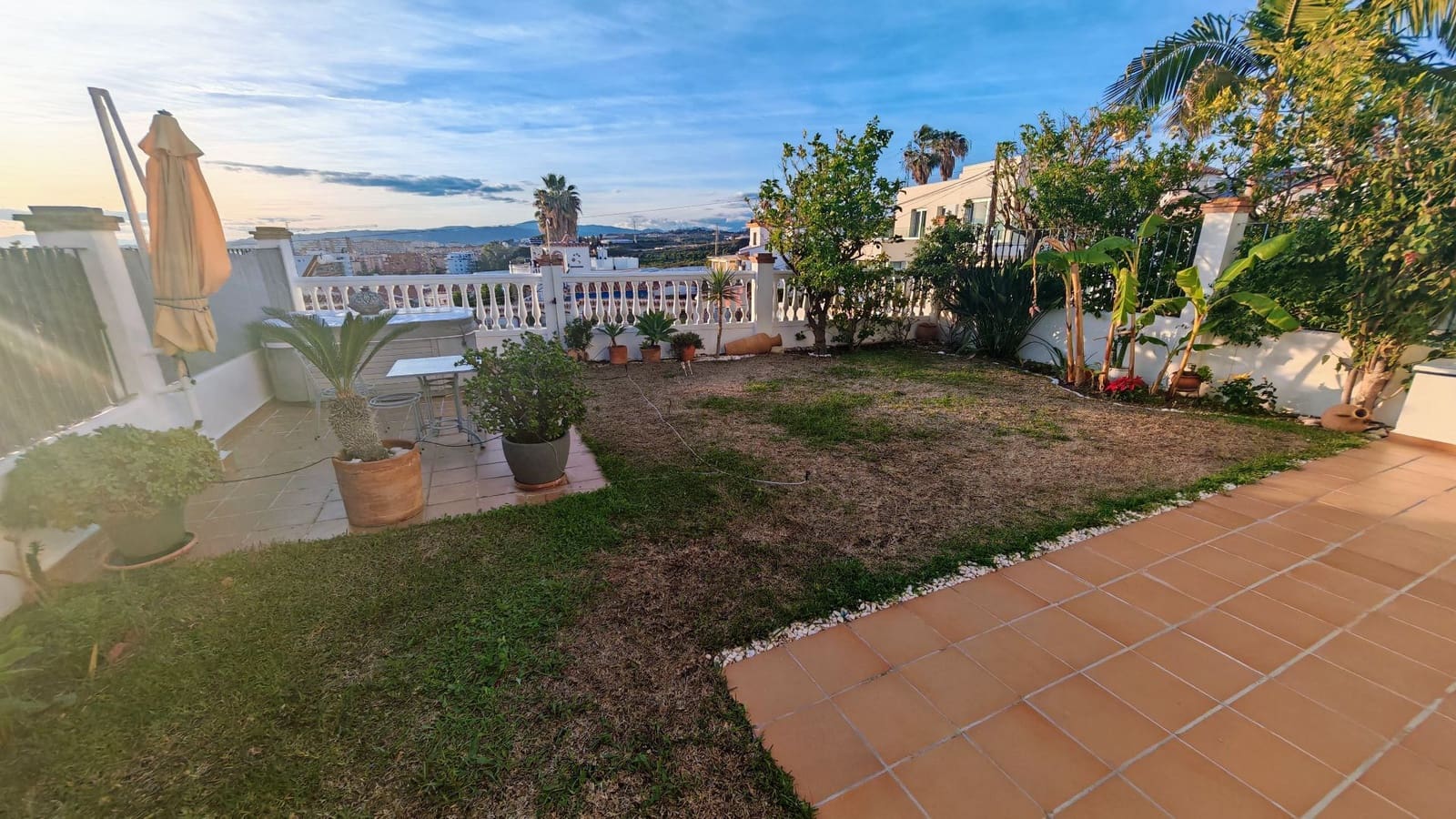 3 soveværelse Semi-Rækkehus til salg i Mezquitilla med swimmingpool garage - € 430.000 (Ref: 8077227)