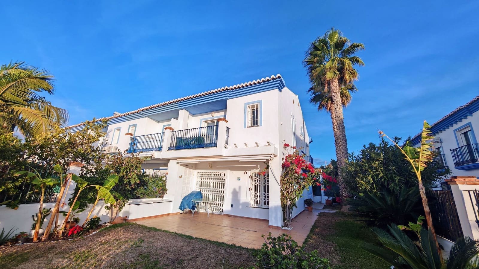 3 soveværelse Semi-Rækkehus til salg i Mezquitilla med swimmingpool garage - € 430.000 (Ref: 8077227)