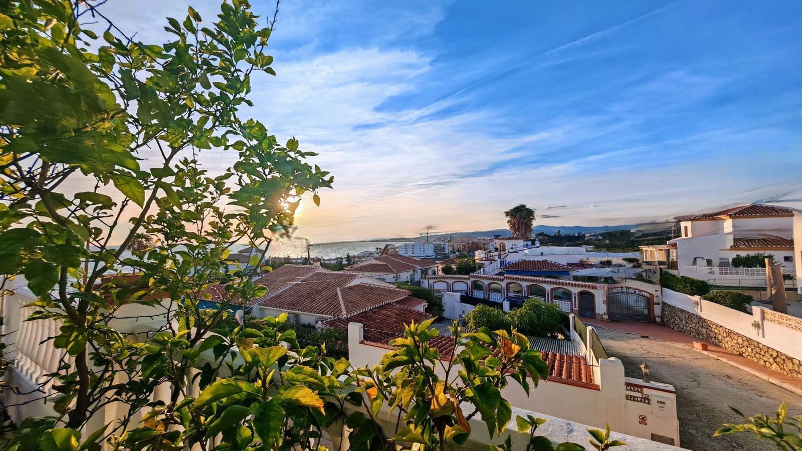 3 soveværelse Semi-Rækkehus til salg i Mezquitilla med swimmingpool garage - € 430.000 (Ref: 8077227)