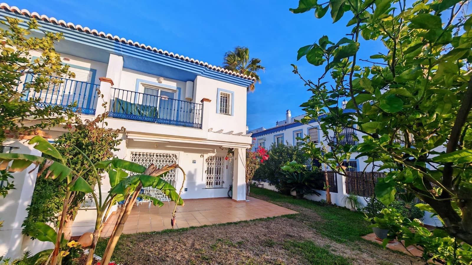 3 soveværelse Semi-Rækkehus til salg i Mezquitilla med swimmingpool garage - € 430.000 (Ref: 8077227)