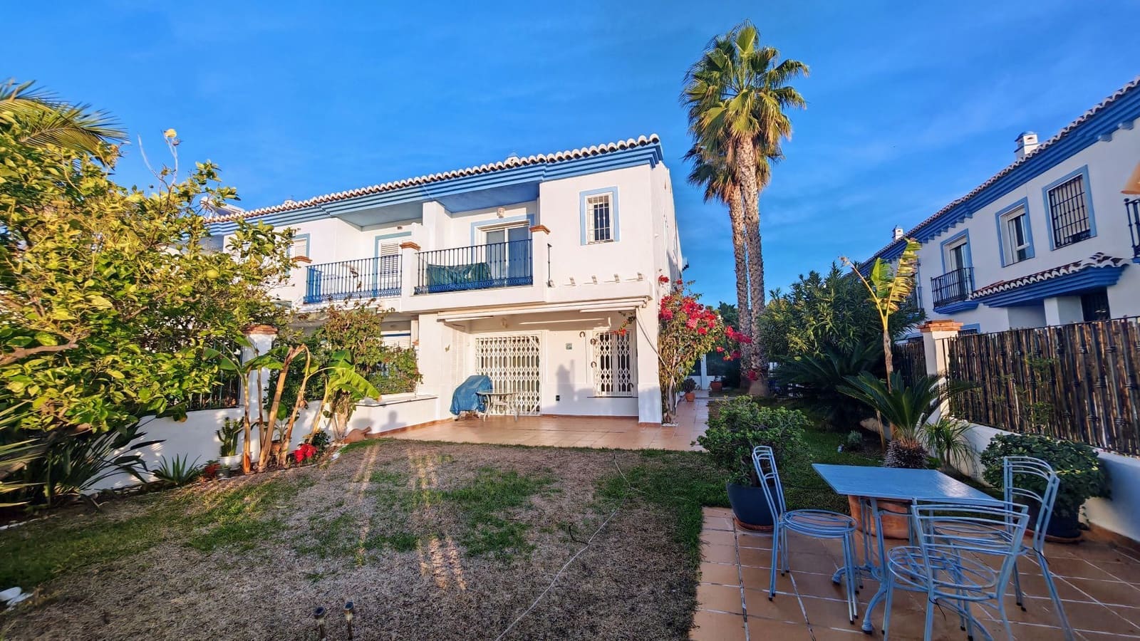 3 soveværelse Semi-Rækkehus til salg i Mezquitilla med swimmingpool garage - € 430.000 (Ref: 8077227)