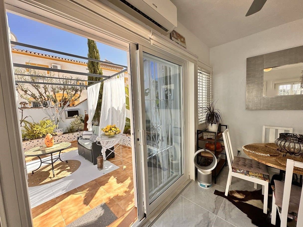 3 sypialnia Dom blizniak na sprzedaż w Torrox-Costa z basenem garażem - 335 000 € (Ref: 8190057)