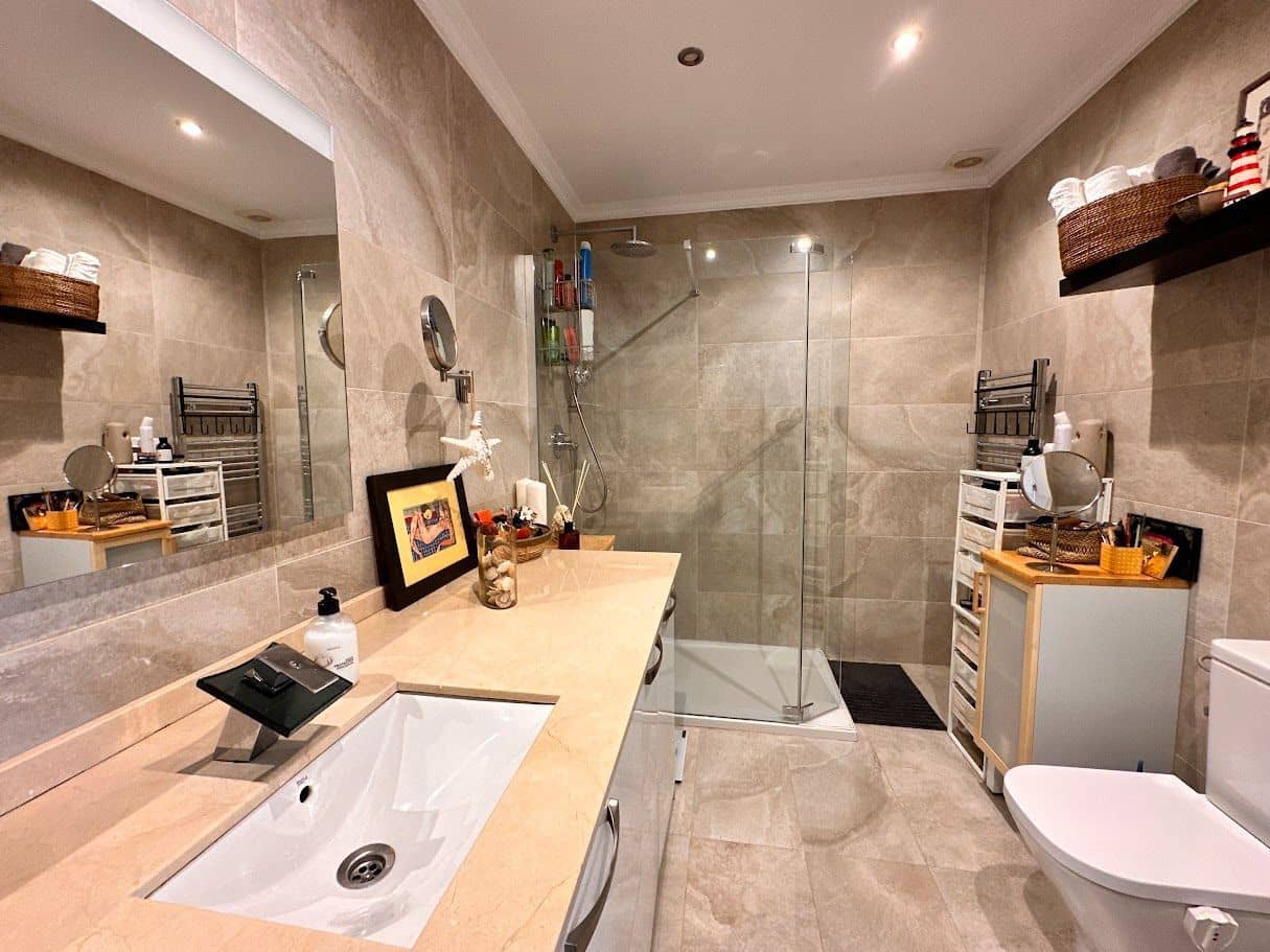 3 sypialnia Dom blizniak na sprzedaż w Torrox-Costa z basenem garażem - 335 000 € (Ref: 8190057)