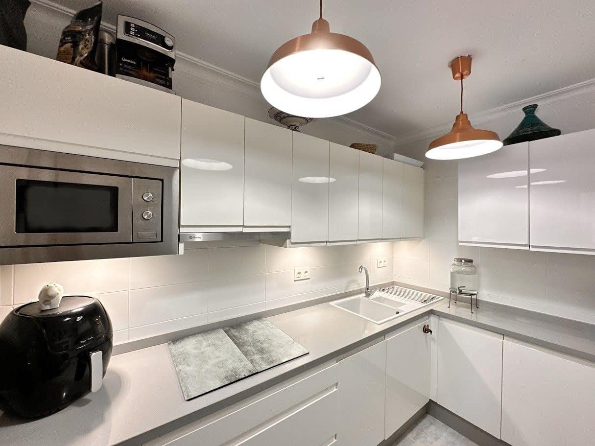 3 sypialnia Dom blizniak na sprzedaż w Torrox-Costa z basenem garażem - 335 000 € (Ref: 8190057)