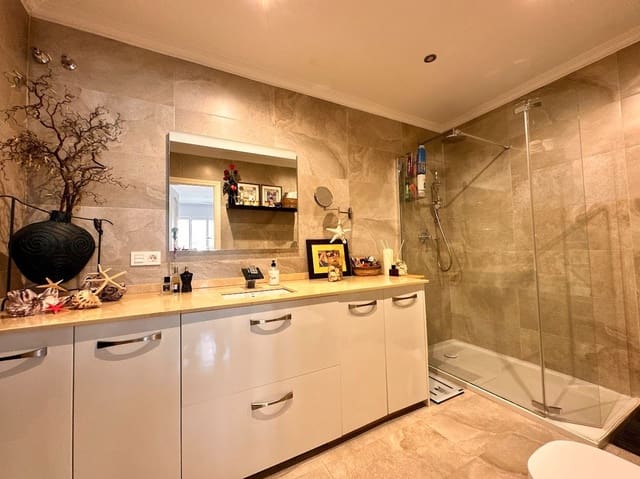 3 soveværelse Semi-Rækkehus til salg i Torrox-Costa, Torrox med swimmingpool garage - € 335.000 (Ref: 8190057)