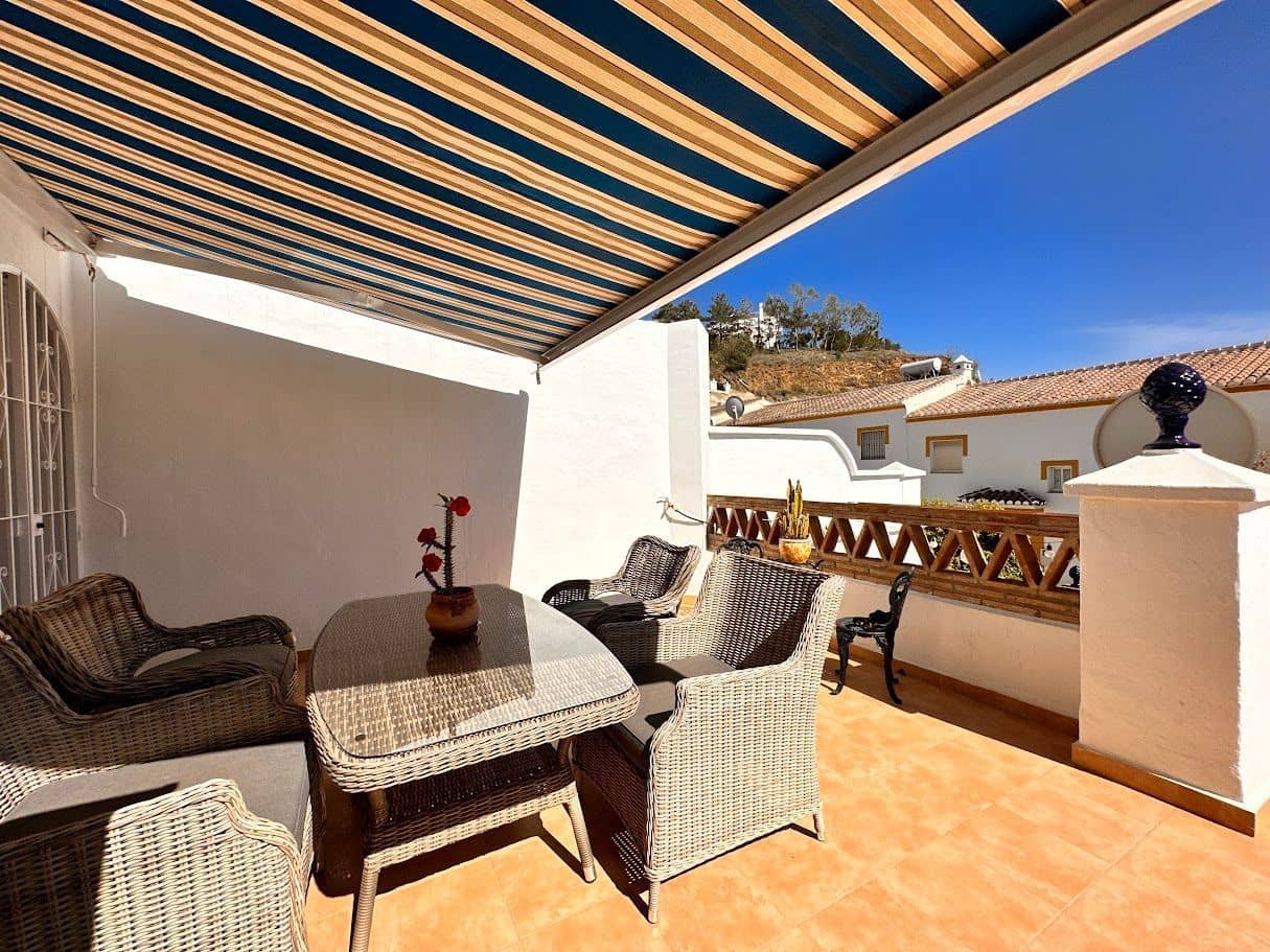 3 sypialnia Dom blizniak na sprzedaż w Torrox-Costa z basenem garażem - 335 000 € (Ref: 8190057)