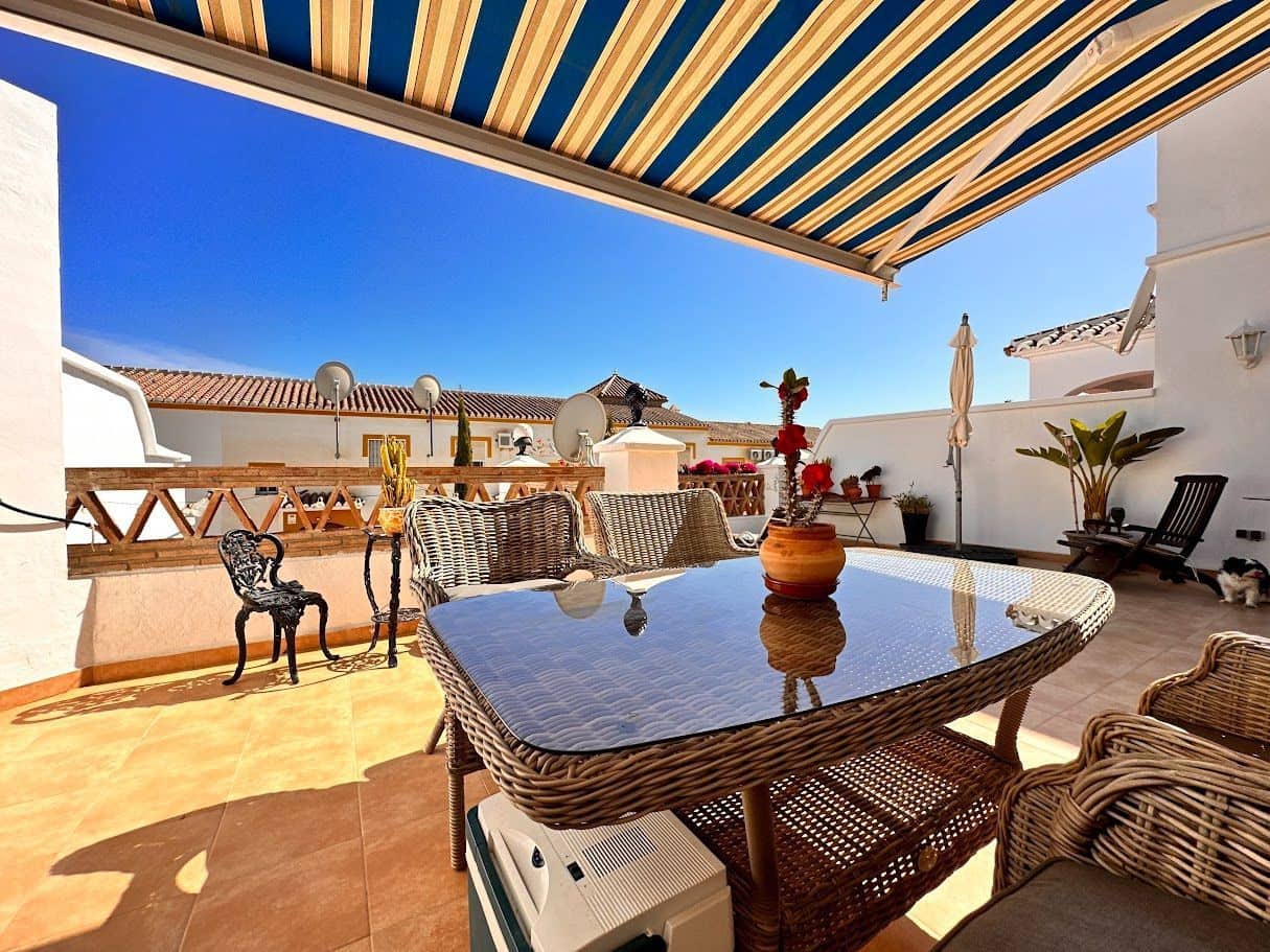 3 sypialnia Dom blizniak na sprzedaż w Torrox-Costa z basenem garażem - 335 000 € (Ref: 8190057)