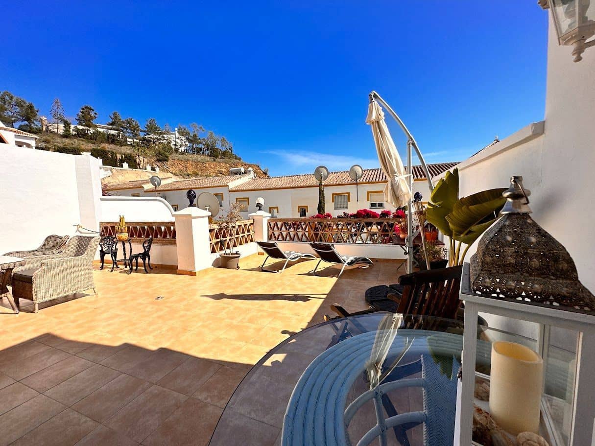 3 sypialnia Dom blizniak na sprzedaż w Torrox-Costa z basenem garażem - 335 000 € (Ref: 8190057)