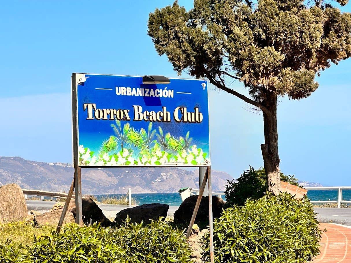 3 sypialnia Dom blizniak na sprzedaż w Torrox-Costa z basenem garażem - 335 000 € (Ref: 8190057)