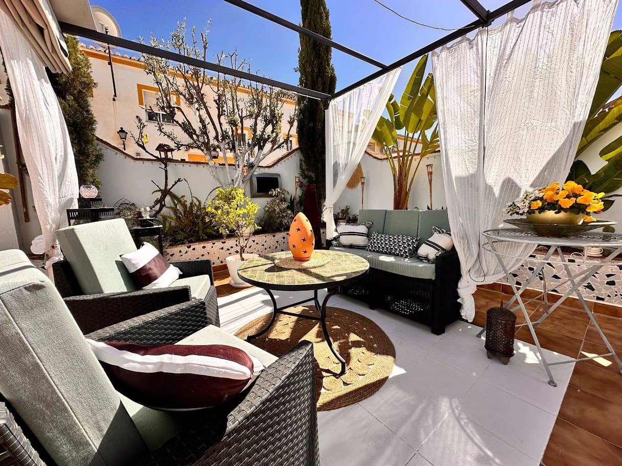 3 sypialnia Dom blizniak na sprzedaż w Torrox-Costa z basenem garażem - 335 000 € (Ref: 8190057)