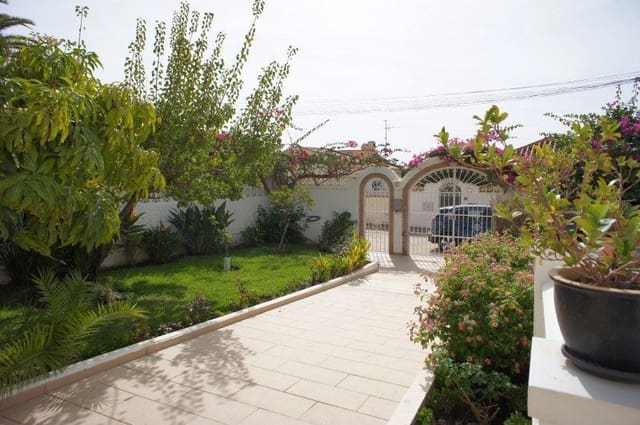 Chalet de 3 habitaciones en Nerja en venta con piscina garaje - 695.000 € (Ref: 8190058)