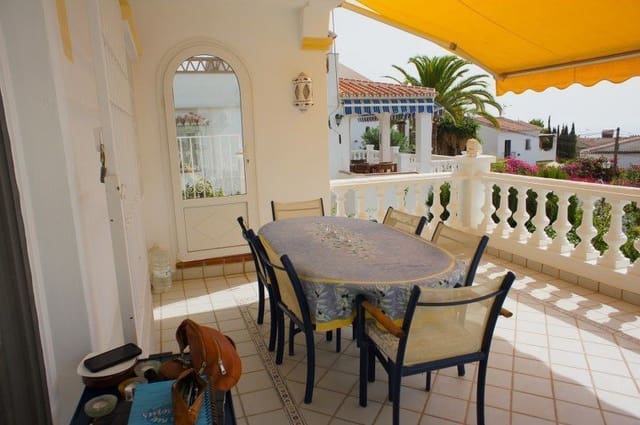 Chalet de 3 habitaciones en Nerja en venta con piscina garaje - 695.000 € (Ref: 8190058)