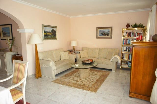 Chalet de 3 habitaciones en Nerja en venta con piscina garaje - 695.000 € (Ref: 8190058)