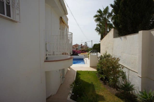 Chalet de 3 habitaciones en Nerja en venta con piscina garaje - 695.000 € (Ref: 8190058)