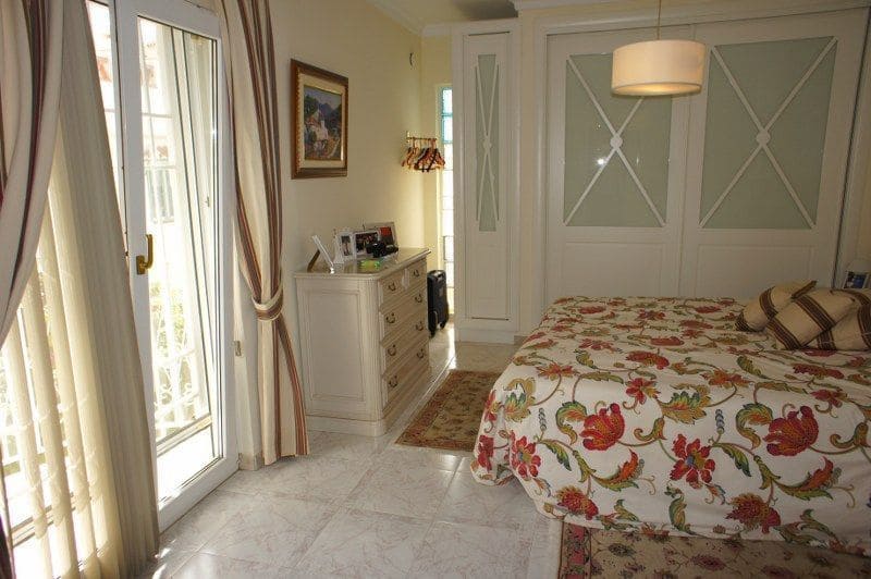 3 bedroom Villa for sale in Nerja with pool garage - € 695,000 (Ref: 8190058)