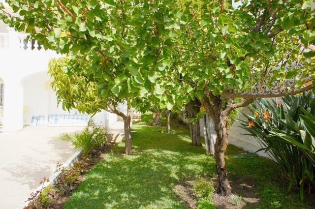 Chalet de 3 habitaciones en Nerja en venta con piscina garaje - 695.000 € (Ref: 8190058)