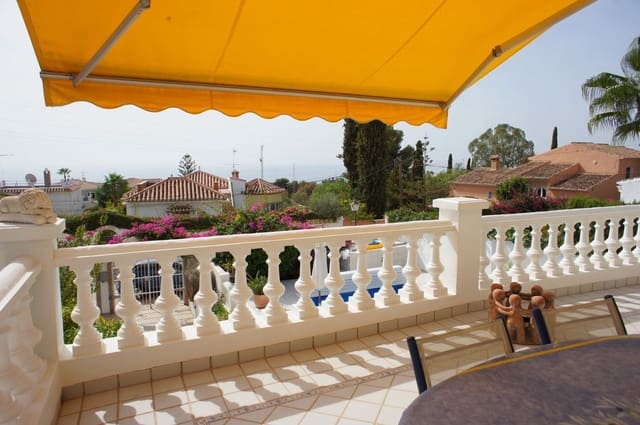 Chalet de 3 habitaciones en Nerja en venta con piscina garaje - 695.000 € (Ref: 8190058)