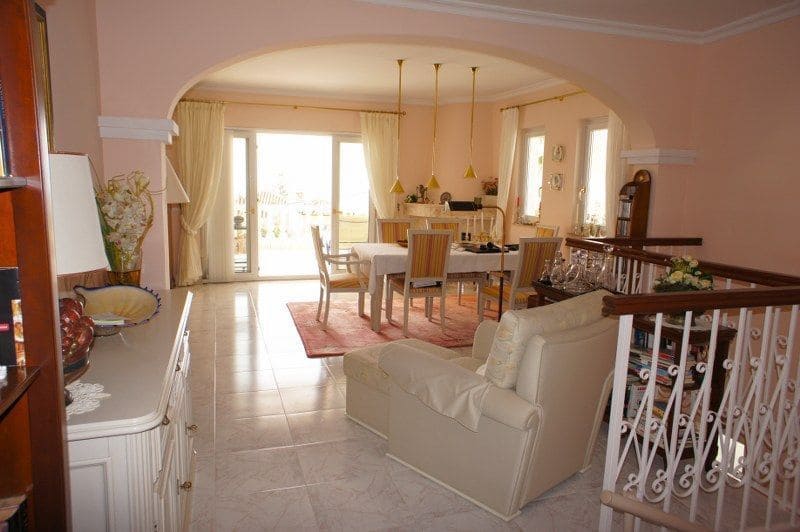 3 bedroom Villa for sale in Nerja with pool garage - € 695,000 (Ref: 8190058)