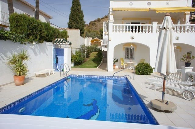 Chalet de 3 habitaciones en Nerja en venta con piscina garaje - 695.000 € (Ref: 8190058)