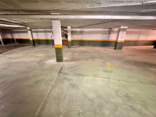 Garage à vendre à Torre del Mar, Vélez-Málaga - 16 900 € (Ref: 8479094)