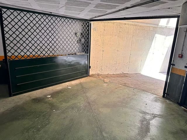 Garage à vendre à Torre del Mar, Vélez-Málaga - 16 900 € (Ref: 8479094)