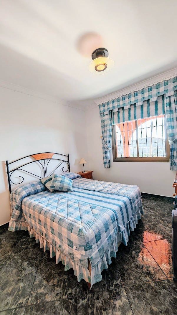 3 soverom Villa til salgs i Caleta de Velez med garasje - € 429 000 (Ref: 8565799)