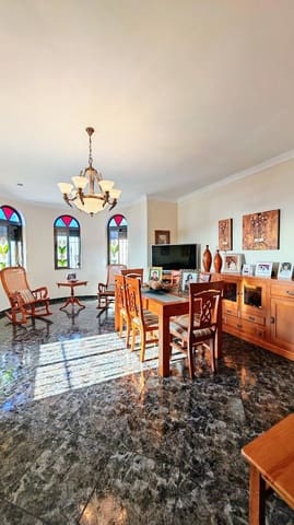 3 makuuhuone Huvila myytävänä paikassa Caleta de Vélez, Vélez-Málaga mukana 
autotalli - 429 000 € (Ref: 8565799)